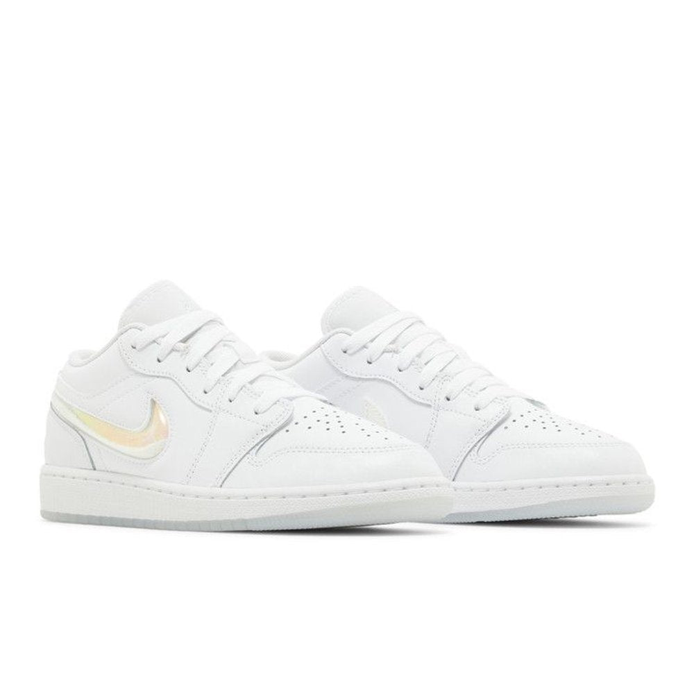 Jordan 1 Low SE Glitter Swoosh (GS) – lifestyle foto | Purekickz