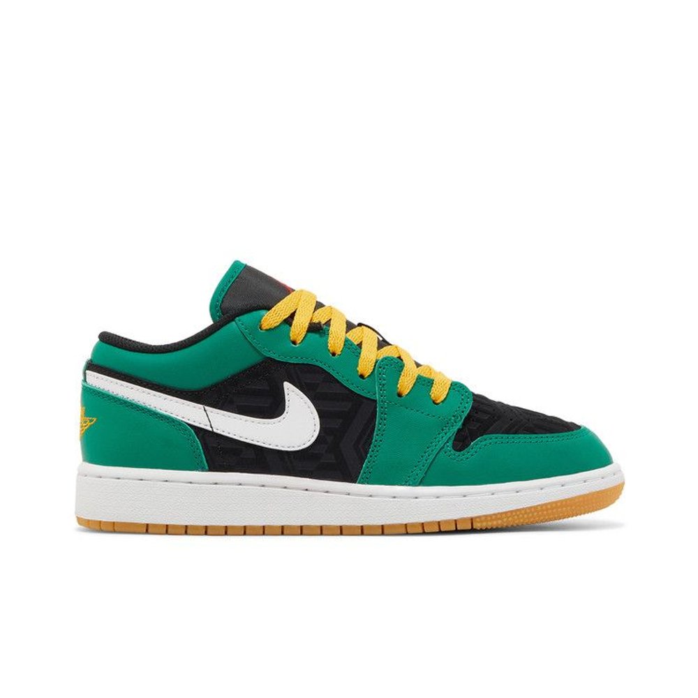 Jordan 1 Low SE Holiday Special (2022) (GS) – boční pohled | Purekickz
