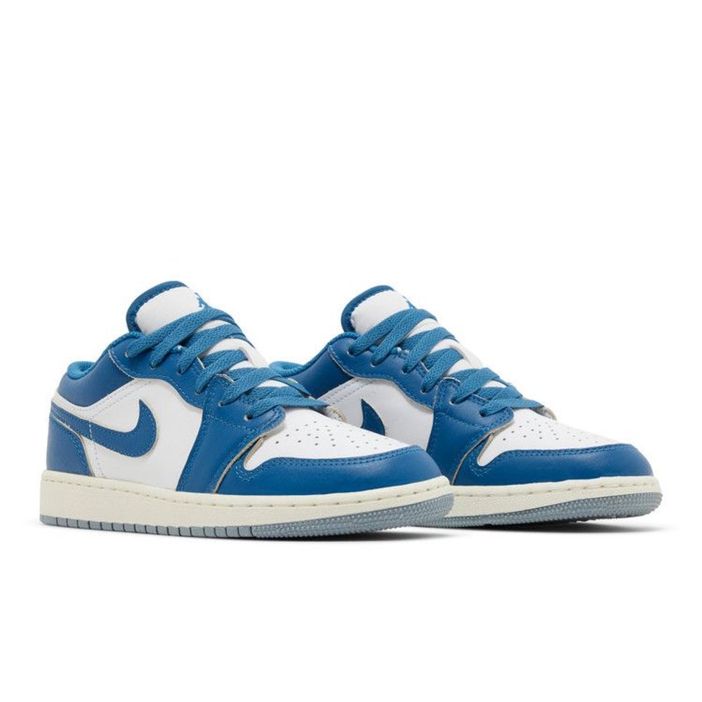 Jordan 1 Low SE Industrial Blue (GS) – lifestyle foto | Purekickz