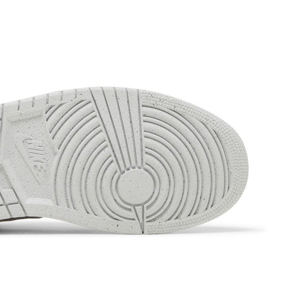 Jordan 1 Low SE Light Steel Grey (W) – pohled shora | Purekickz