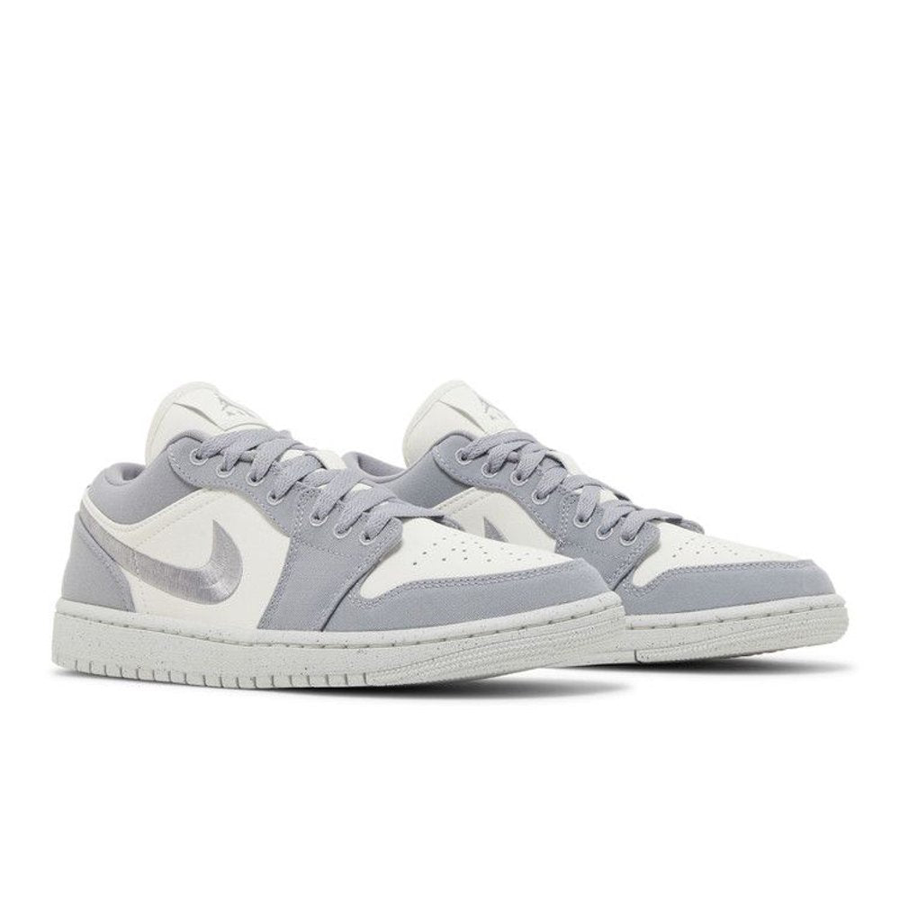 Jordan 1 Low SE Light Steel Grey (W) – lifestyle foto | Purekickz