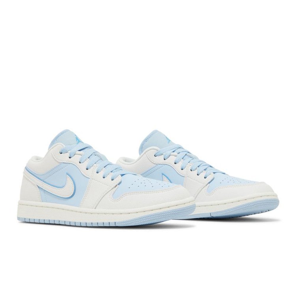 Jordan 1 Low SE Reverse Ice Blue – lifestyle foto | Purekickz