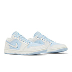 Jordan 1 Low SE Reverse Ice Blue – lifestyle foto | Purekickz