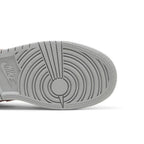 Jordan 1 Low SE Smoke Grey Gym Red (GS) – pohled shora | Purekickz