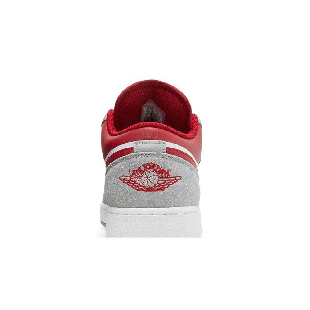 Jordan 1 Low SE Smoke Grey Gym Red (GS) – detail materiálu | Purekickz