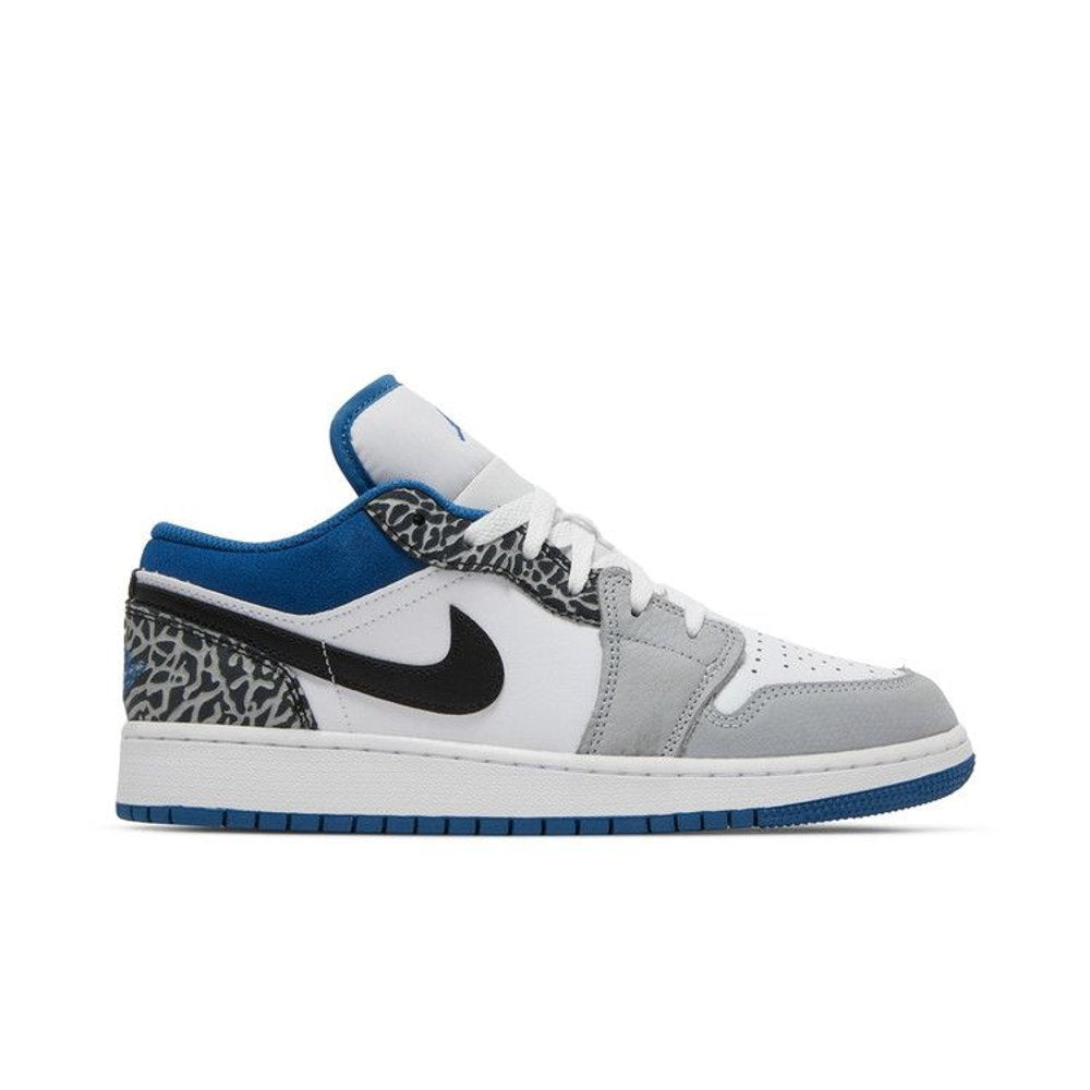 Jordan 1 Low SE True Blue (GS) – boční pohled | Purekickz