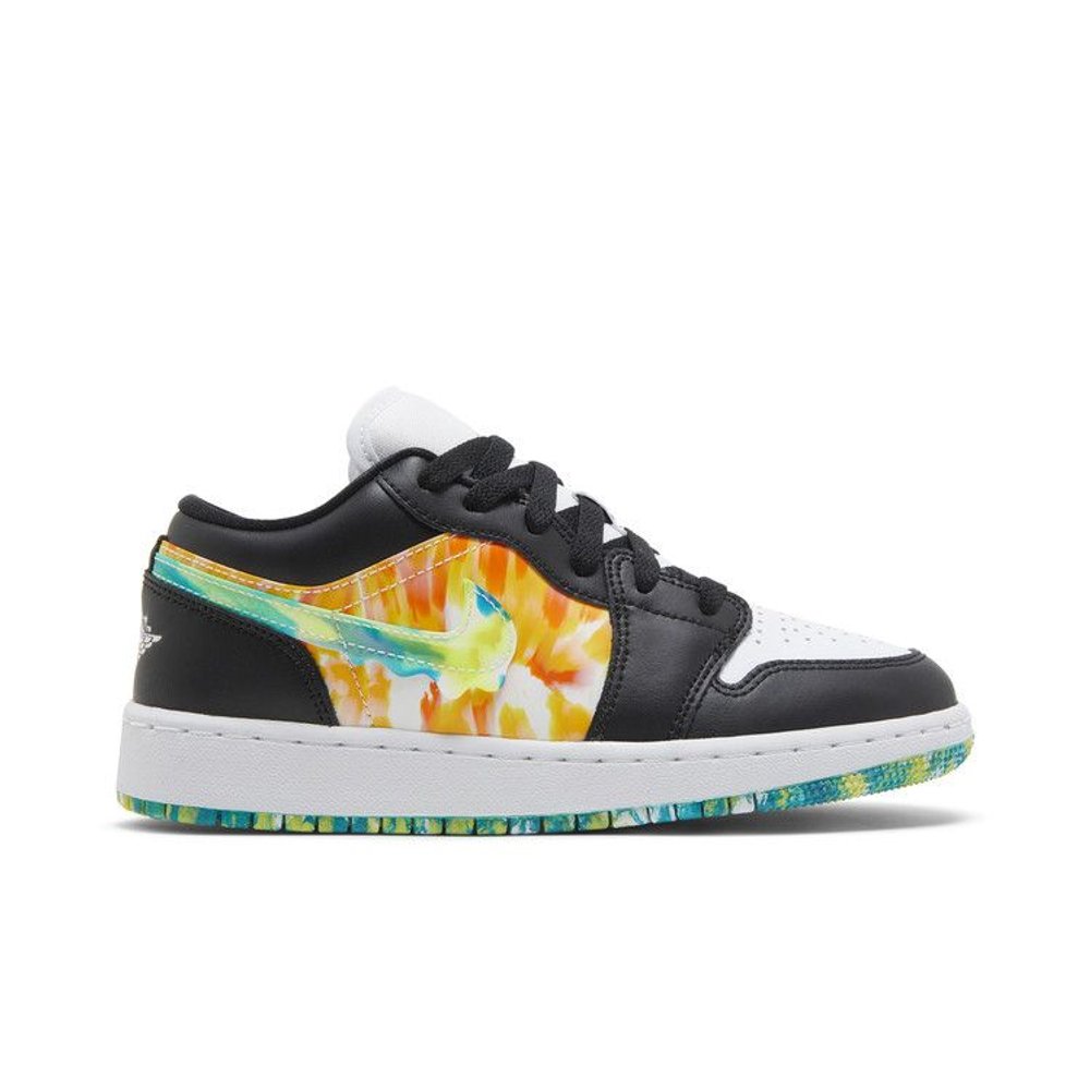 Jordan 1 Low Tie Dye (GS) – boční pohled | Purekickz