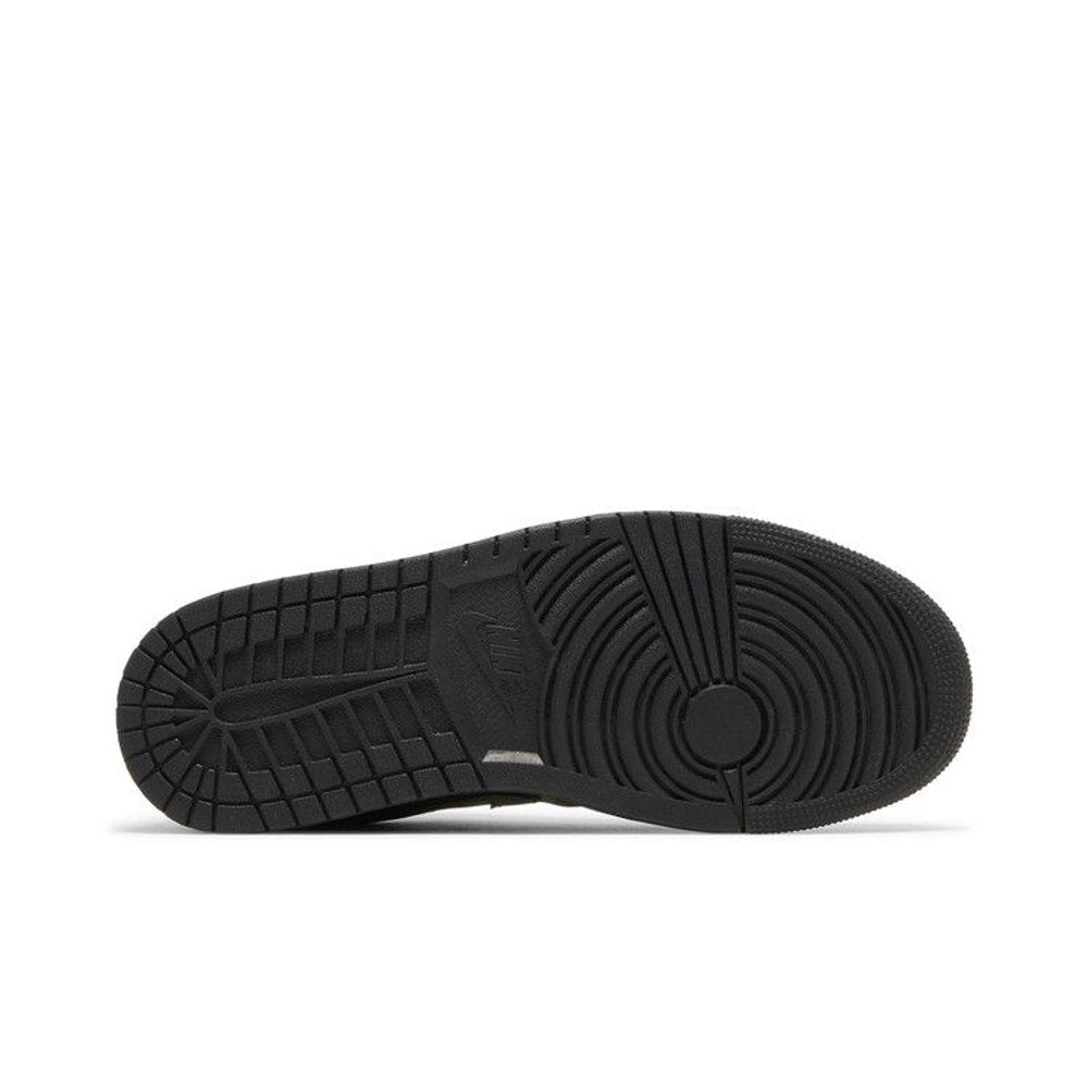 Jordan 1 Low Triple Black – zadní pohled | Purekickz
