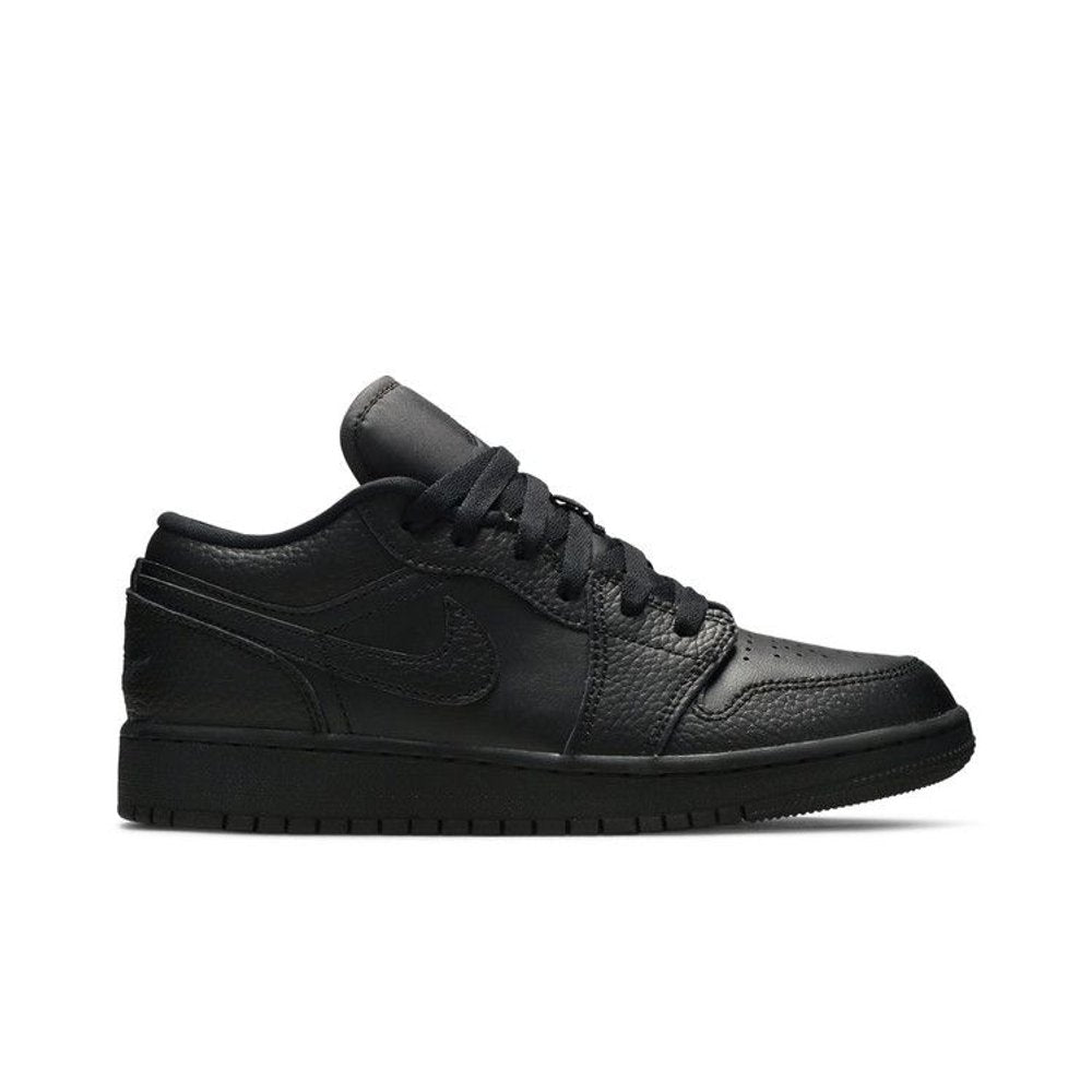 Jordan 1 Low Tumbled Leather Black (GS) – boční pohled | Purekickz