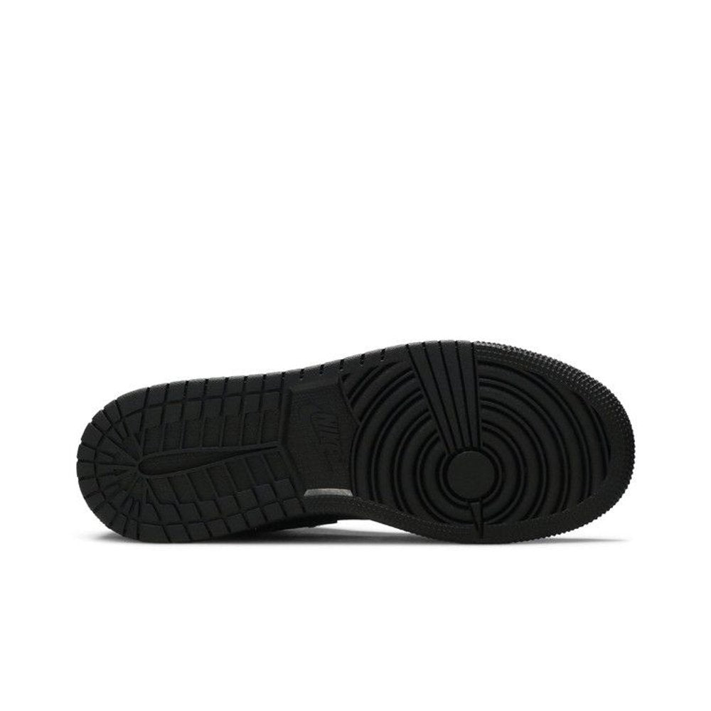 Jordan 1 Low Tumbled Leather Black (GS) – zadní pohled | Purekickz