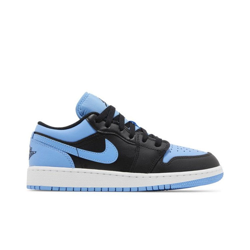 Jordan 1 Low University Blue – boční pohled | Purekickz
