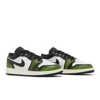 Jordan 1 Low Wear Away Electric Green (GS) – lifestyle foto | Purekickz