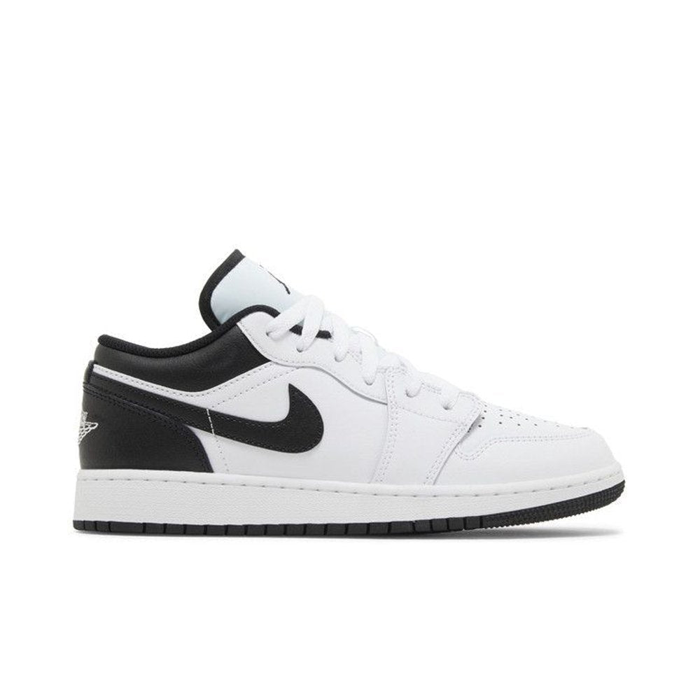 Jordan 1 Low White Black (GS) – boční pohled | Purekickz