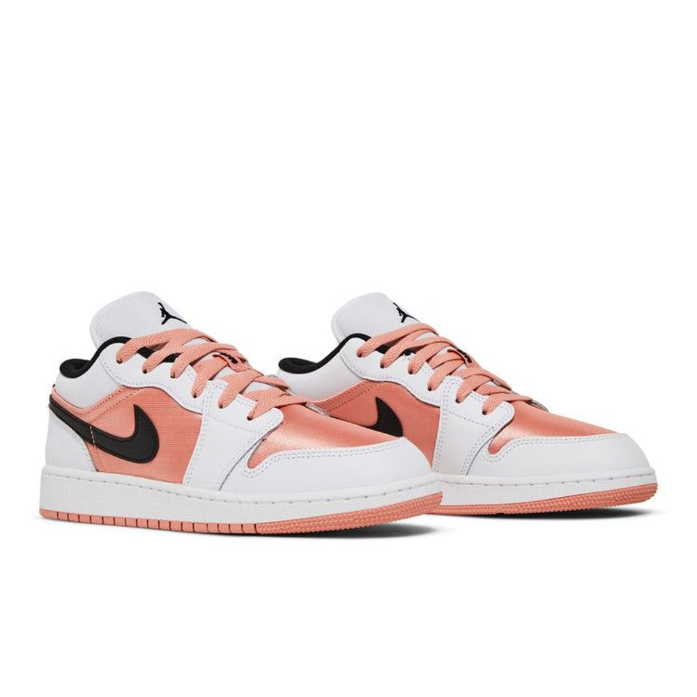 Jordan 1 Low White Light Madder Root (GS) – lifestyle foto | Purekickz
