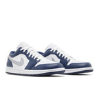 Jordan 1 Low Wolf Grey Midnight Navy – lifestyle foto | Purekickz
