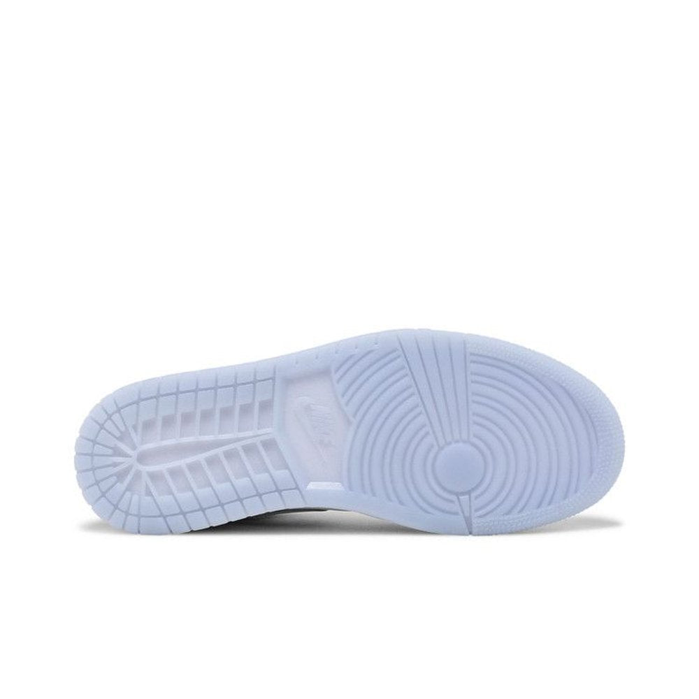 Jordan 1 Low Wolf Grey (W) – zadní pohled | Purekickz