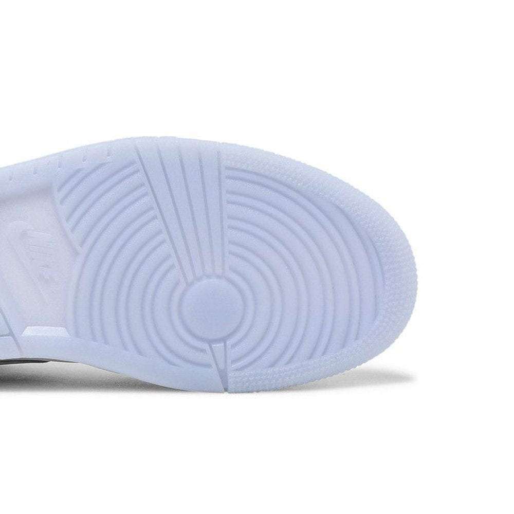 Jordan 1 Low Wolf Grey (W) – pohled shora | Purekickz