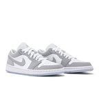 Jordan 1 Low Wolf Grey (W) – lifestyle foto | Purekickz