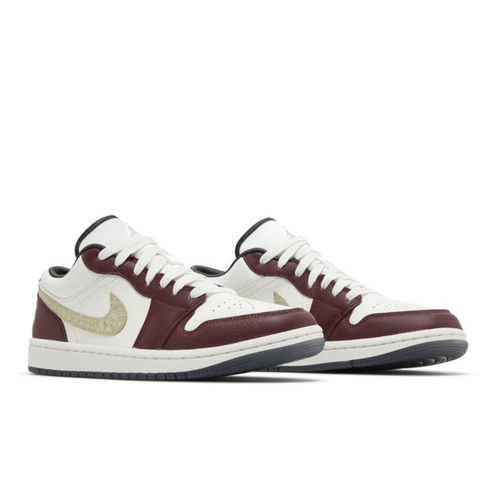Jordan 1 Low Year of the Dragon (2024) (Women's) – lifestyle foto | Purekickz