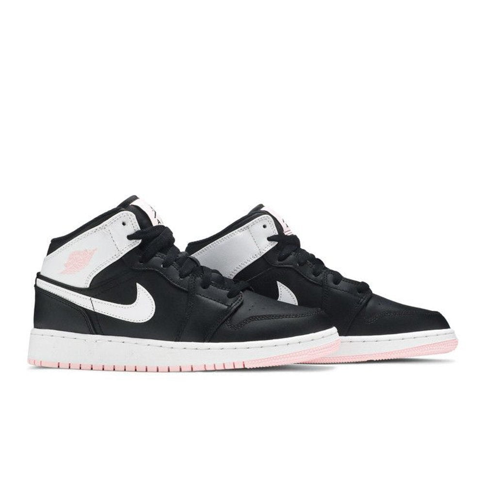 Jordan 1 Mid Arctic Pink Black (GS) – lifestyle foto | Purekickz