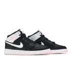 Jordan 1 Mid Arctic Pink Black (GS) – lifestyle foto | Purekickz