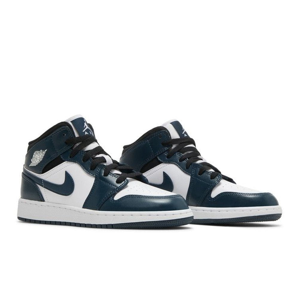 Jordan 1 Mid Armory Navy (GS) – lifestyle foto | Purekickz