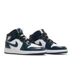 Jordan 1 Mid Armory Navy (GS) – lifestyle foto | Purekickz