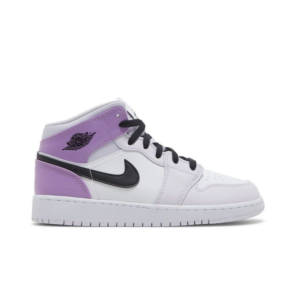 Jordan 1 Mid Barely Grape (GS) – boční pohled | Purekickz