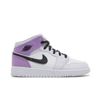 Jordan 1 Mid Barely Grape (GS) – boční pohled | Purekickz