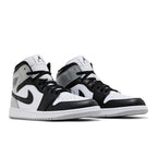 Jordan 1 Mid Barons – lifestyle foto | Purekickz
