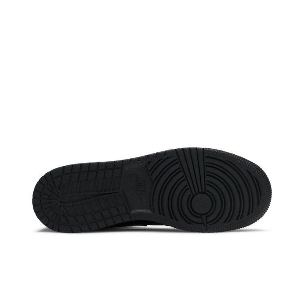 Jordan 1 Mid Black (GS) – zadní pohled | Purekickz