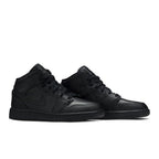 Jordan 1 Mid Black (GS) – lifestyle foto | Purekickz