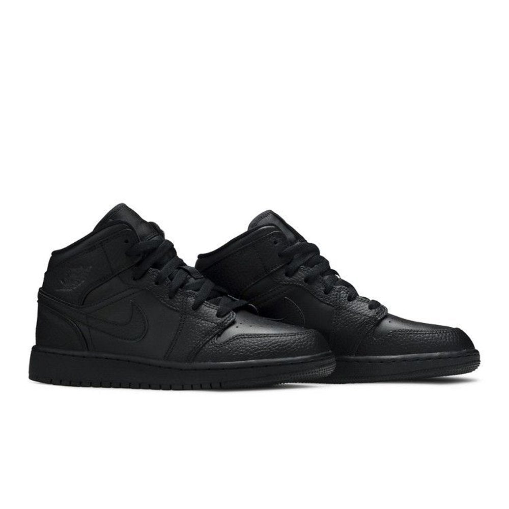 Jordan 1 Mid Black (GS) – lifestyle foto | Purekickz