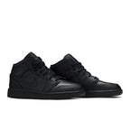 Jordan 1 Mid Black (GS) – lifestyle foto | Purekickz
