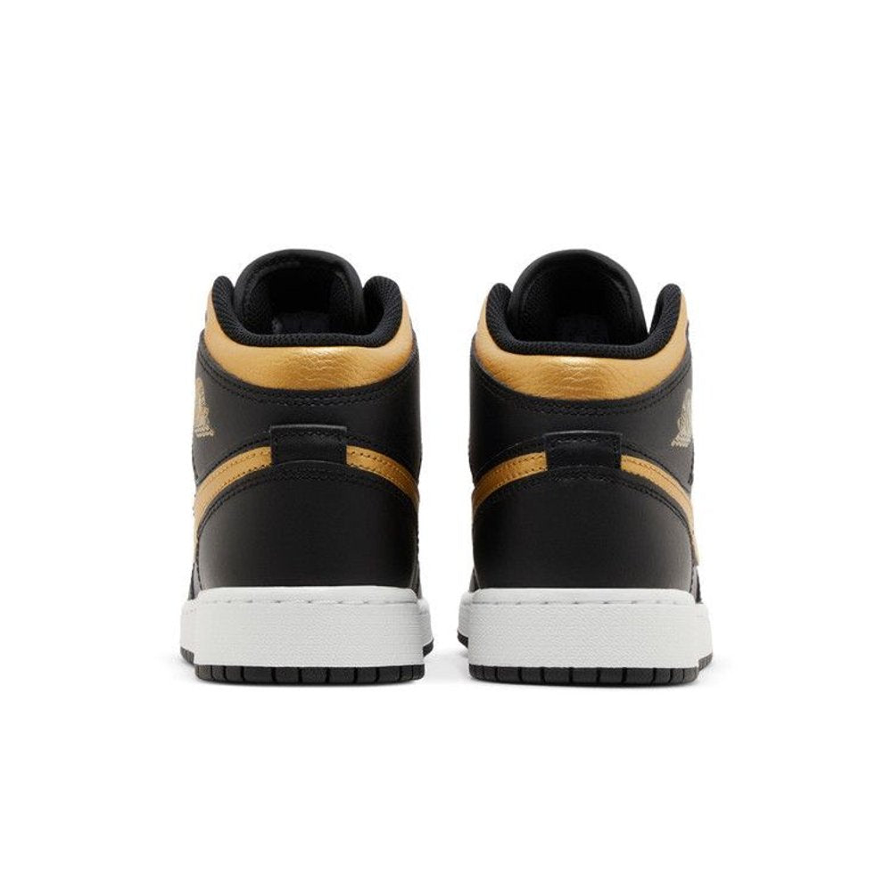 Jordan 1 Mid Black Metallic Gold Swoosh (GS) – podrážka | Purekickz