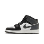 Jordan 1 Mid Black White Iron Grey (GS) – hlavní pohled | Purekickz