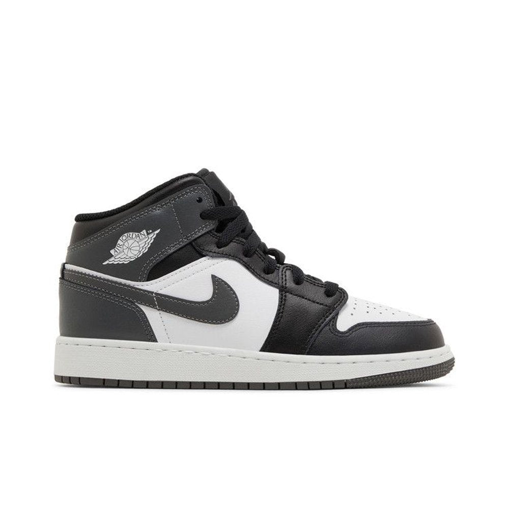 Jordan 1 Mid Black White Iron Grey (GS) – boční pohled | Purekickz