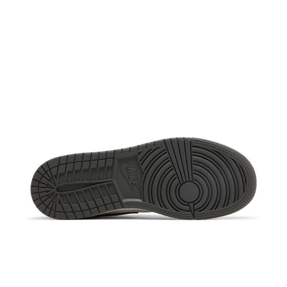Jordan 1 Mid Black White Iron Grey (GS) – zadní pohled | Purekickz