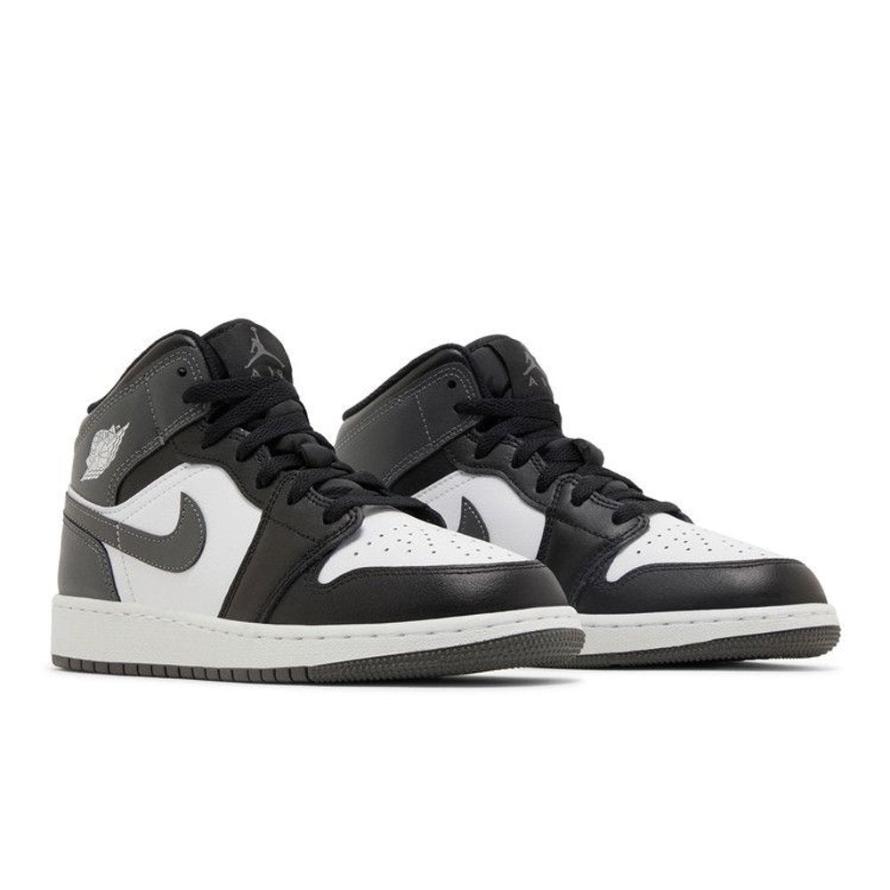 Jordan 1 Mid Black White Iron Grey (GS) – lifestyle foto | Purekickz