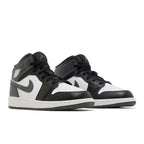 Jordan 1 Mid Black White Iron Grey (GS) – lifestyle foto | Purekickz
