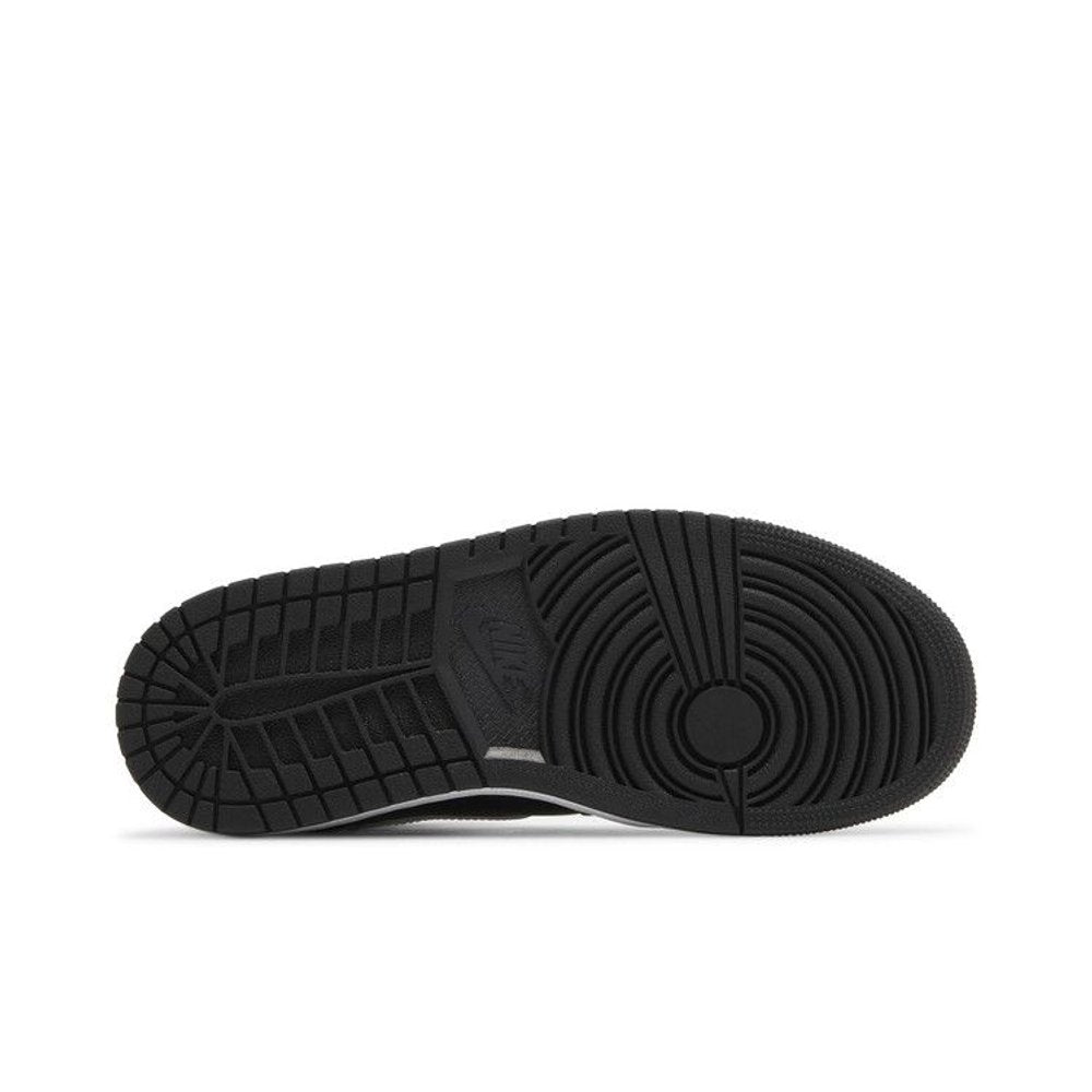 Jordan 1 Mid Black White (W) – zadní pohled | Purekickz