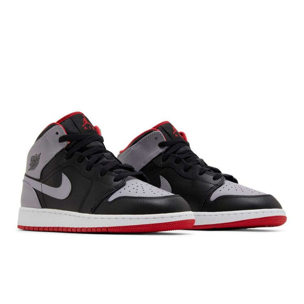 Jordan 1 Mid Bred Shadow (GS) – lifestyle foto | Purekickz