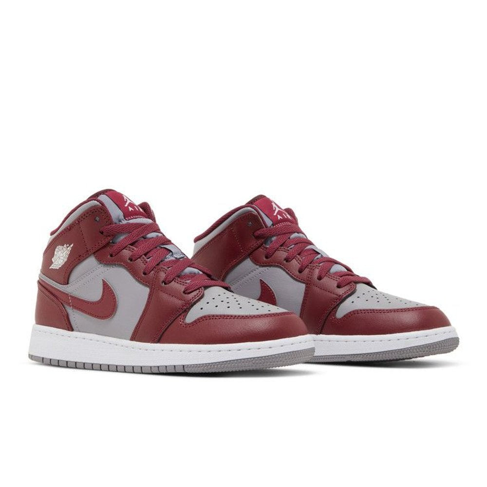 Jordan 1 Mid Cherrywood Red (GS) – lifestyle foto | Purekickz