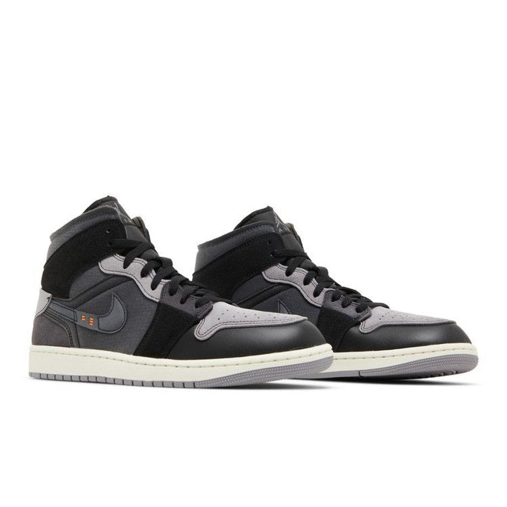 Jordan 1 Mid Craft Inside Out Black – lifestyle foto | Purekickz