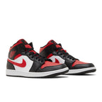 Jordan 1 Mid Fire Red – lifestyle foto | Purekickz