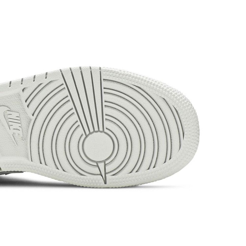 Jordan 1 Mid Grey Camo (GS) – pohled shora | Purekickz