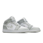 Jordan 1 Mid Grey Camo (GS) – lifestyle foto | Purekickz