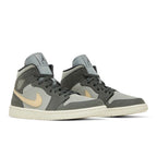 Jordan 1 Mid Grey Onyx – lifestyle foto | Purekickz
