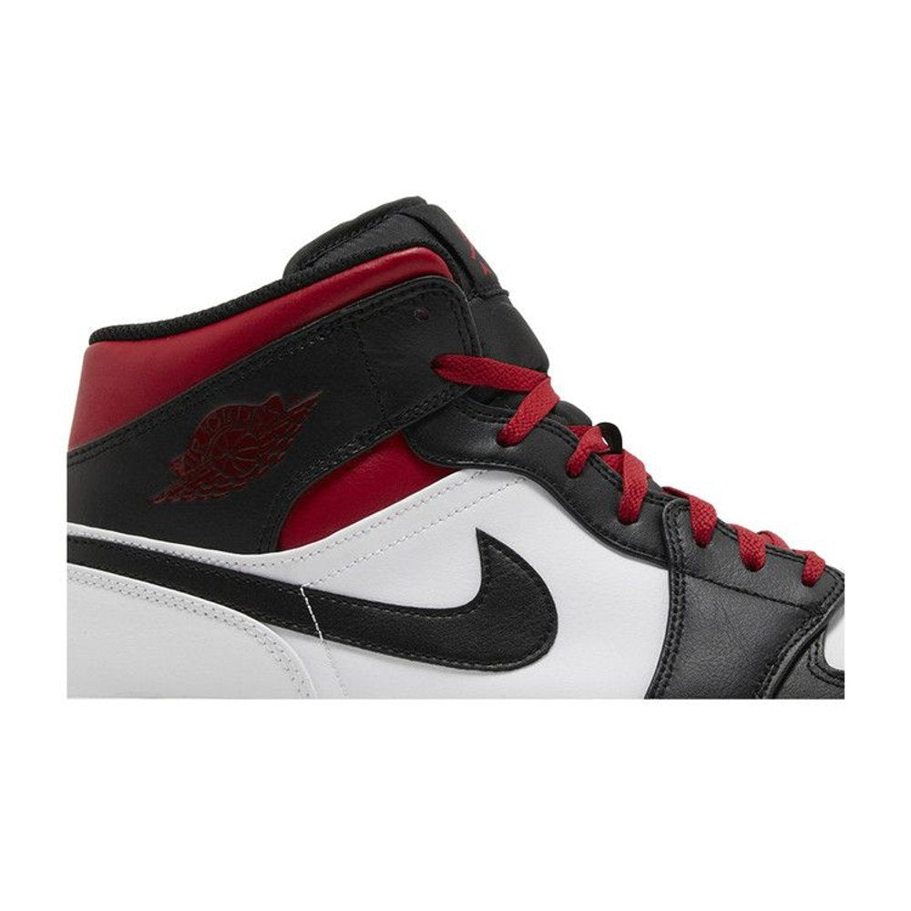 Jordan 1 Mid Gym Red Black Toe – detail | Purekickz