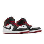 Jordan 1 Mid Gym Red Black Toe – lifestyle foto | Purekickz